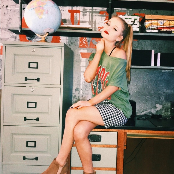 Meet your Posher, Elaina - Picture 1 of 1